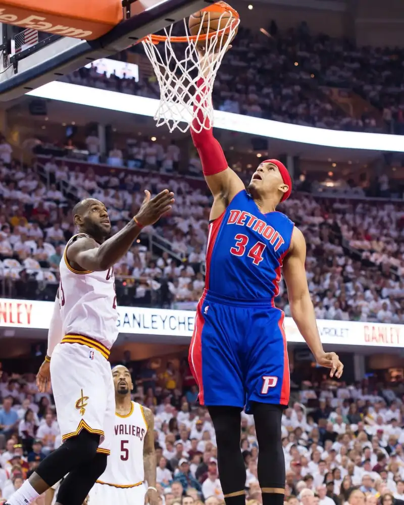 开云APP-还是年轻的模样！活塞官方晒哈里斯旧照：都在回顾2016年